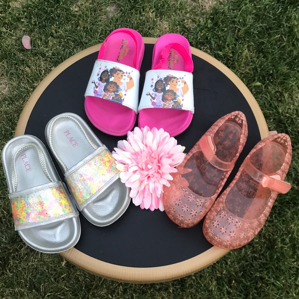 lot of 3 sandals I jelly, I sparkle, I Disney encanto T size 9 & sparkle is T8